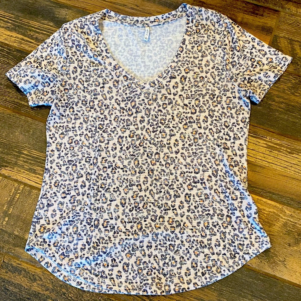 Z Supply Size Large. So cute on and soft! Great condition smoke and pet free